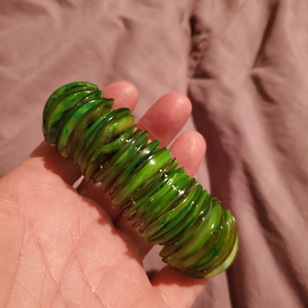 Green Shell Bracelet  - Picture 4 of 6